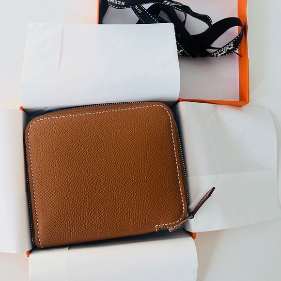 Hermes Handbags - 🔥SOLD🔥Hermès Gold Silk In Compact Zip Wallet